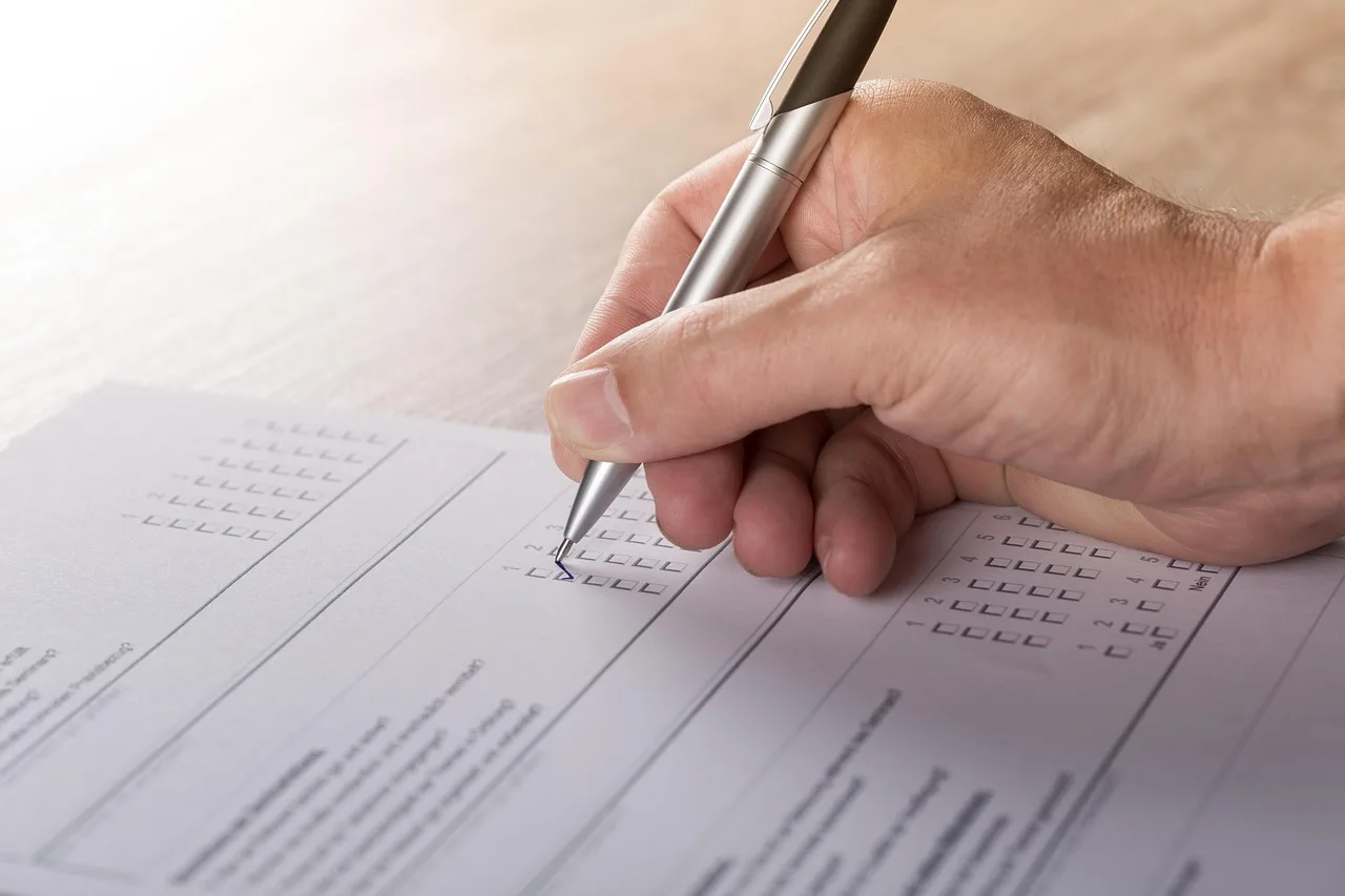 opinion poll, opinion polling, survey, voting, to complete, vote, hand, write, ballpoint pen, paper, reports, ink pen, pen, survey, survey, survey, survey, survey. How to build a useful magazine reader survey