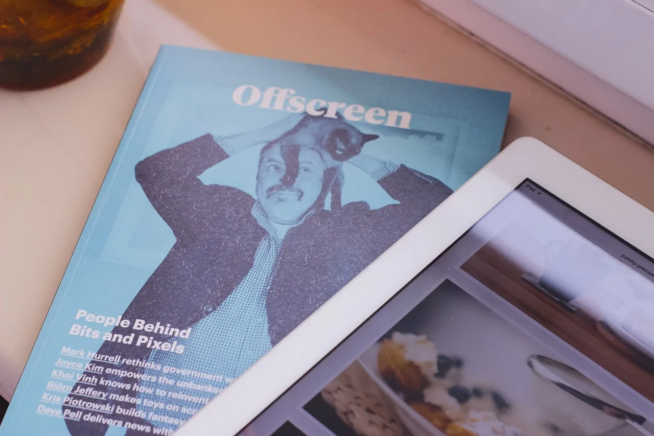 magazine, reading, tablet, ipad, technology, magazine, magazine, magazine, magazine, magazine. Digital magazine formats compared: HTML, EPUB, PDF, and apps