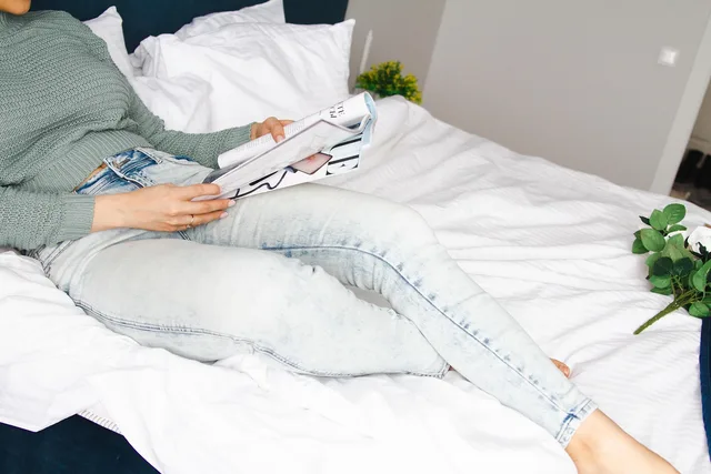 bedroom, woman, reading, magazine, relaxing, bed, leisure. Magazine planning tools compared: editorial calendar, flatplan, backlog and schedule